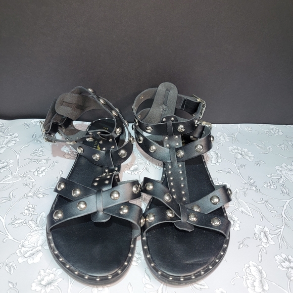Fashion Nova Woman Black and Silver Stud Gladiator Sandals size 8 Flat Shoes - Picture 2 of 10